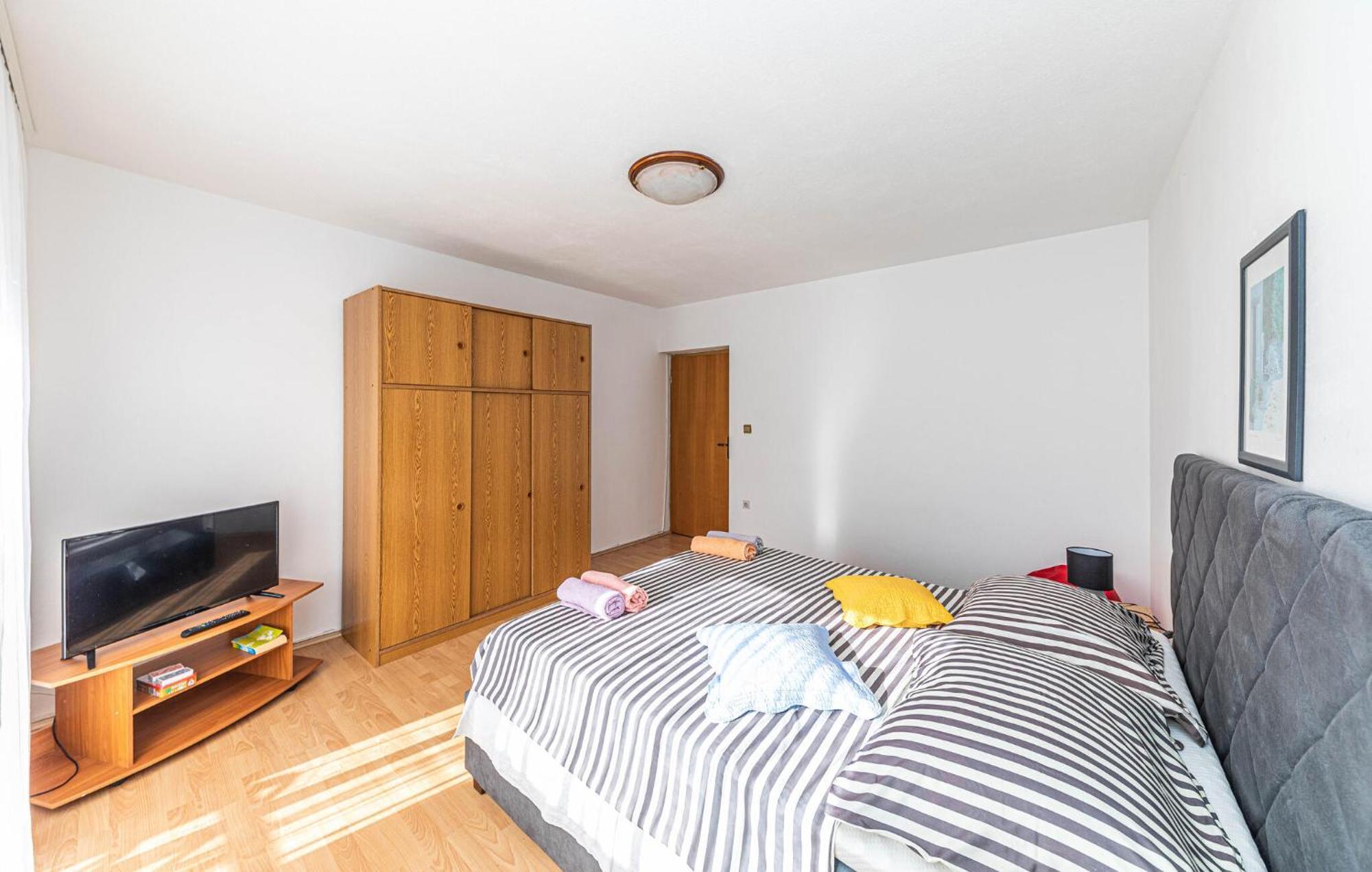 2 Bedroom Cozy Apartment In Kastel Kambelovac Kaštela Zewnętrze zdjęcie